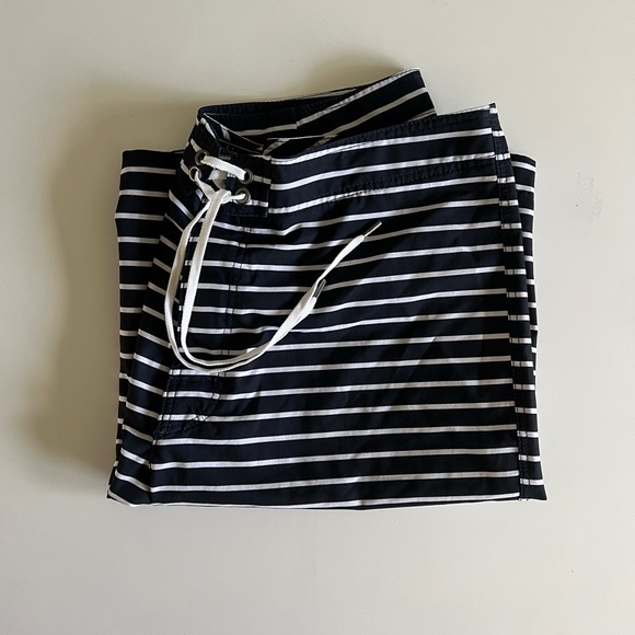 Abercrombie & Fitch Navy & White Nautical Striped Swim Trunks NWOT 33 - Picture 9 of 12